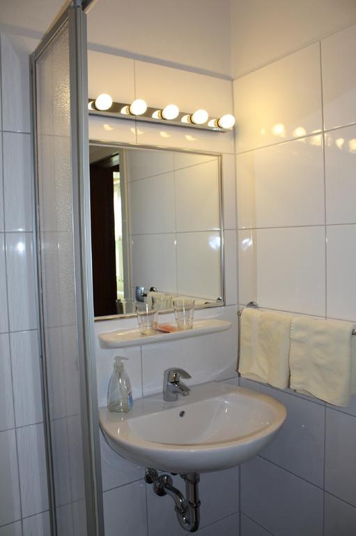 Hotel Am Siebenpfennigsknapp 뤼넨 객실 사진