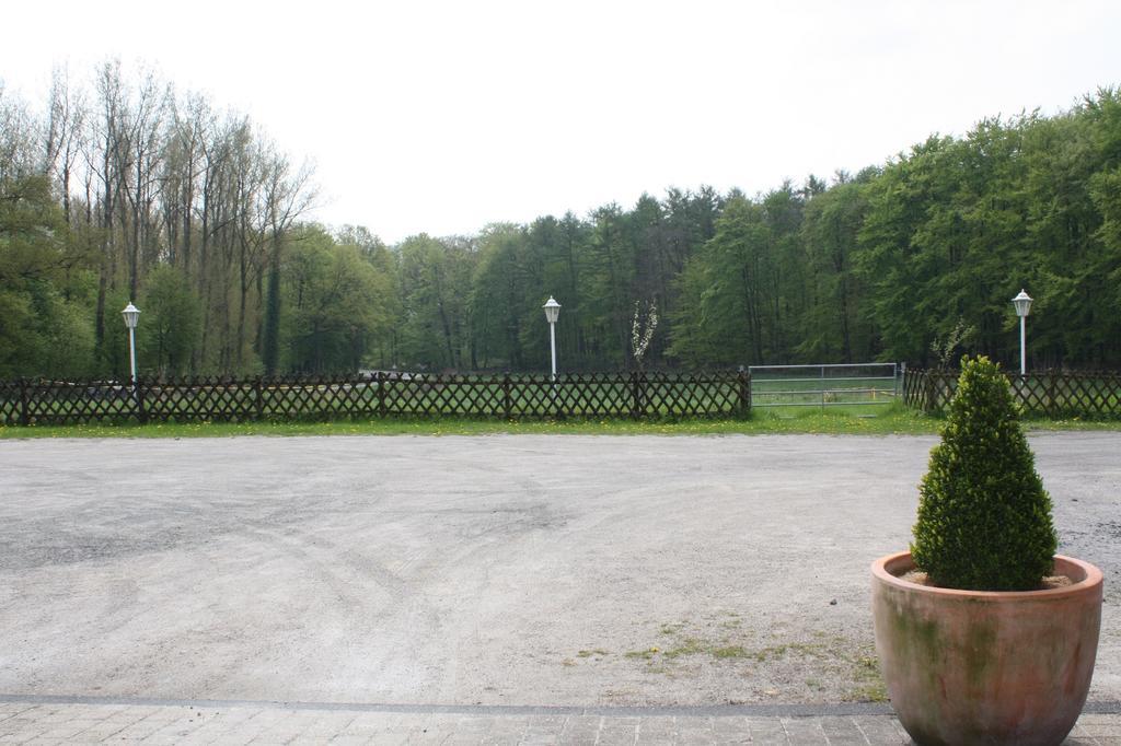 Hotel Am Siebenpfennigsknapp 뤼넨 외부 사진